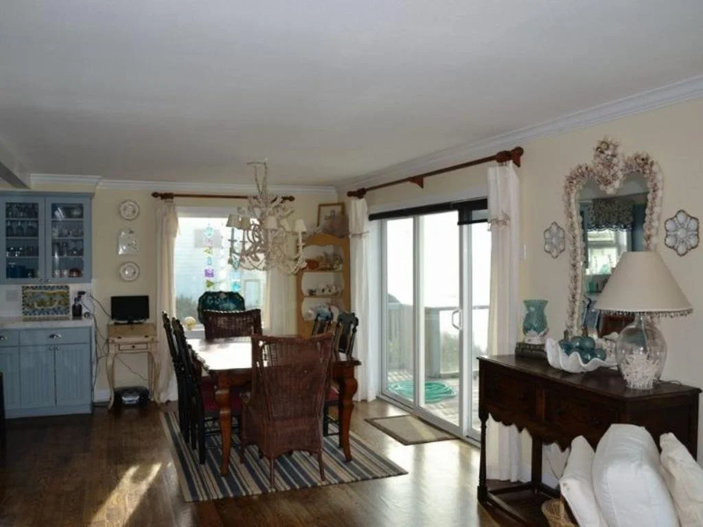 Sea Cliff 3 Br cottage by RedAwning