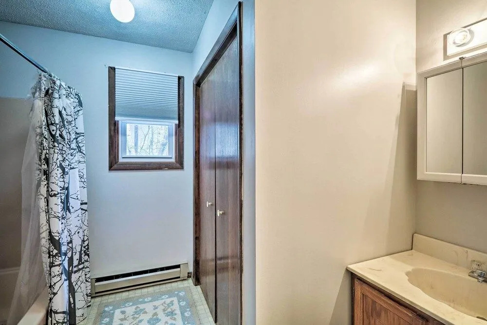7 Miles to State Park: Poconos Getaway w/ Deck!