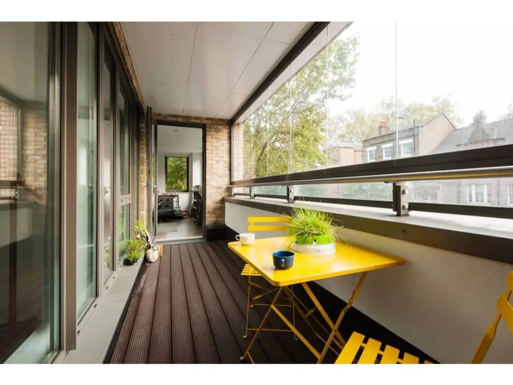 E1 Stunning Two Bathroom Modern Flat