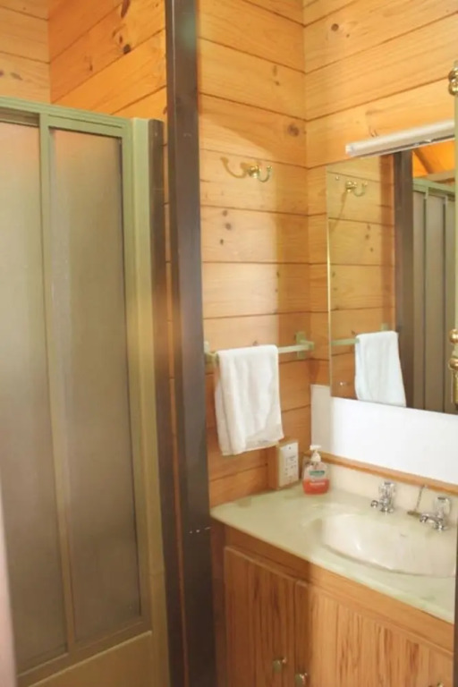 58b Chalet Cres