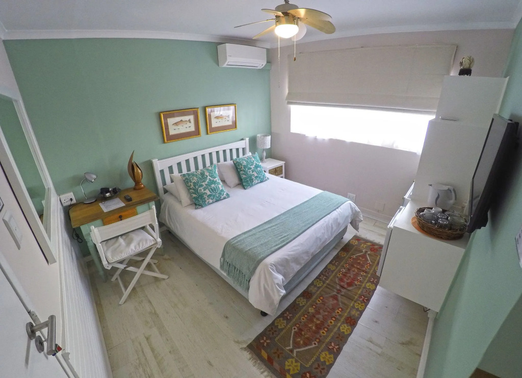 Dolphin Inn Guesthouse