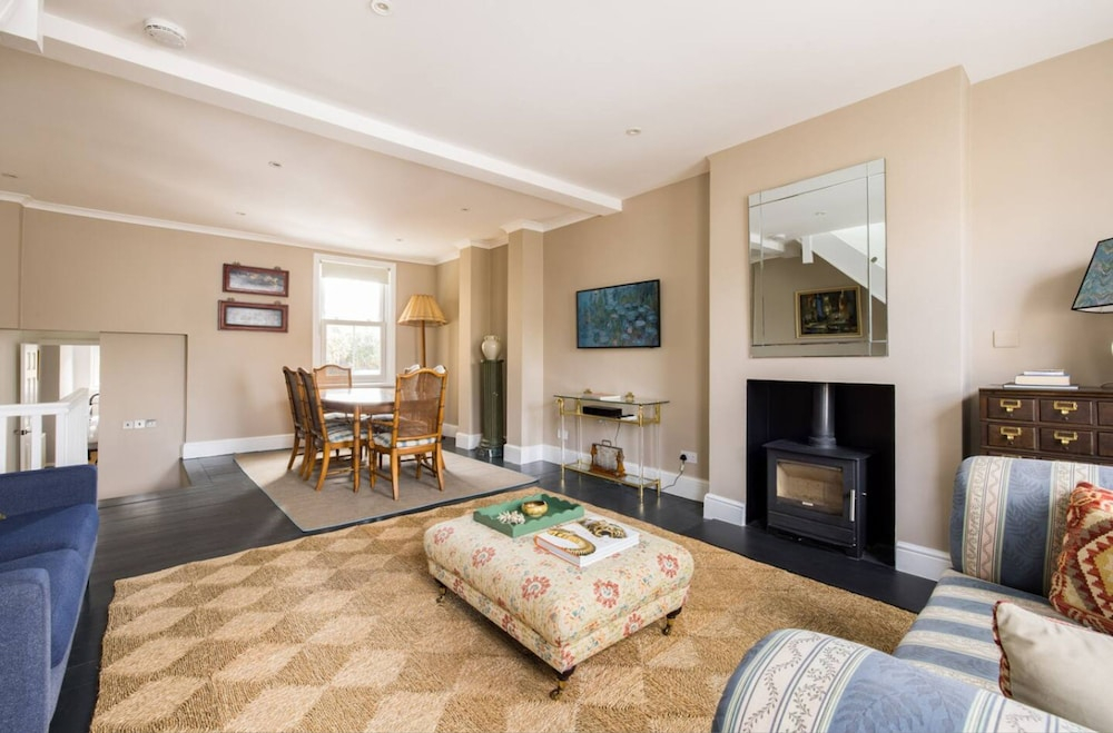 The Thames Embrace 3 BR & Garden House