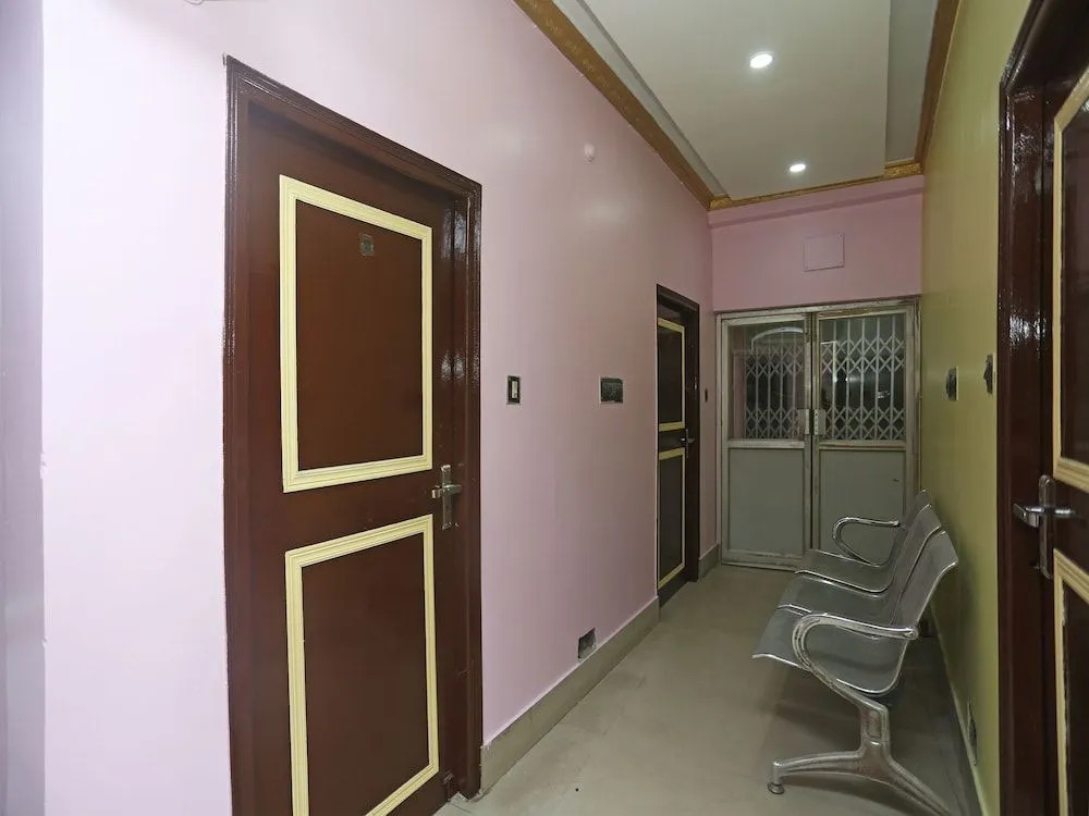 OYO 22232 Hotel Continental & Lodge
