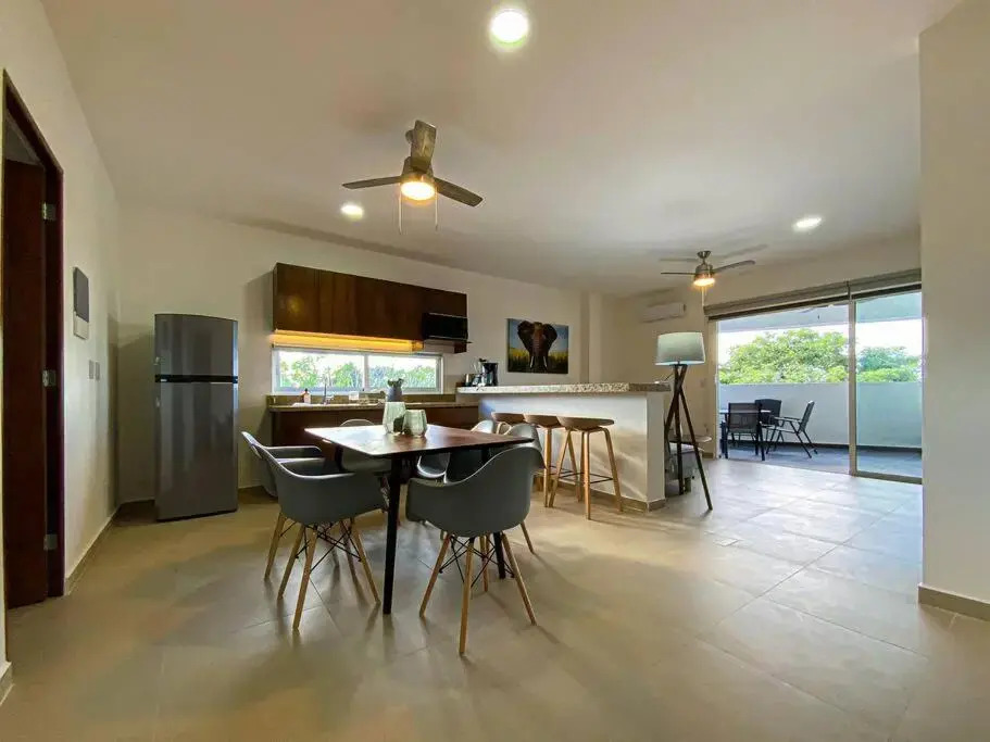 Luxury Condo 10 min walk from the Beach