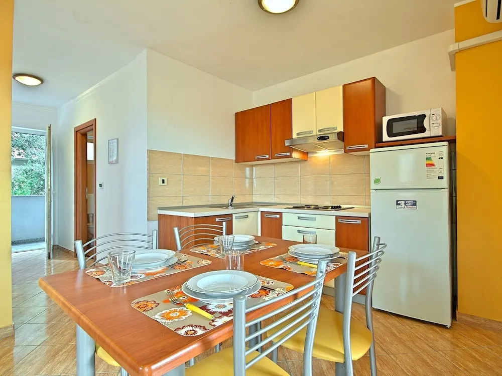 Well Maintained Apartment With Shared Pool With Children's Pool, 2 km From the Beach