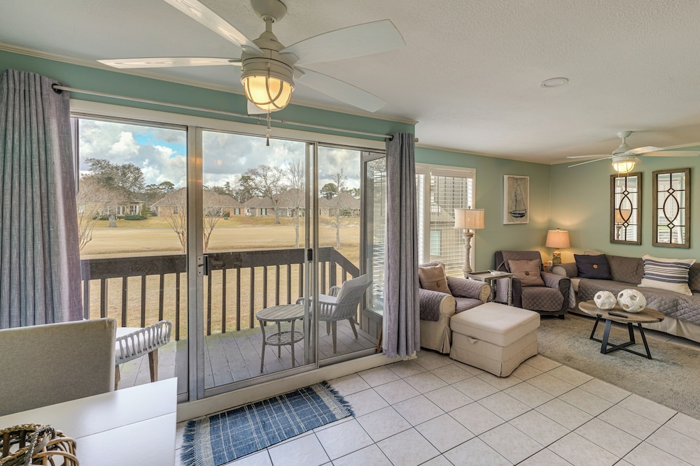 Golf Course Views! Couple's Retreat in Diamondhead