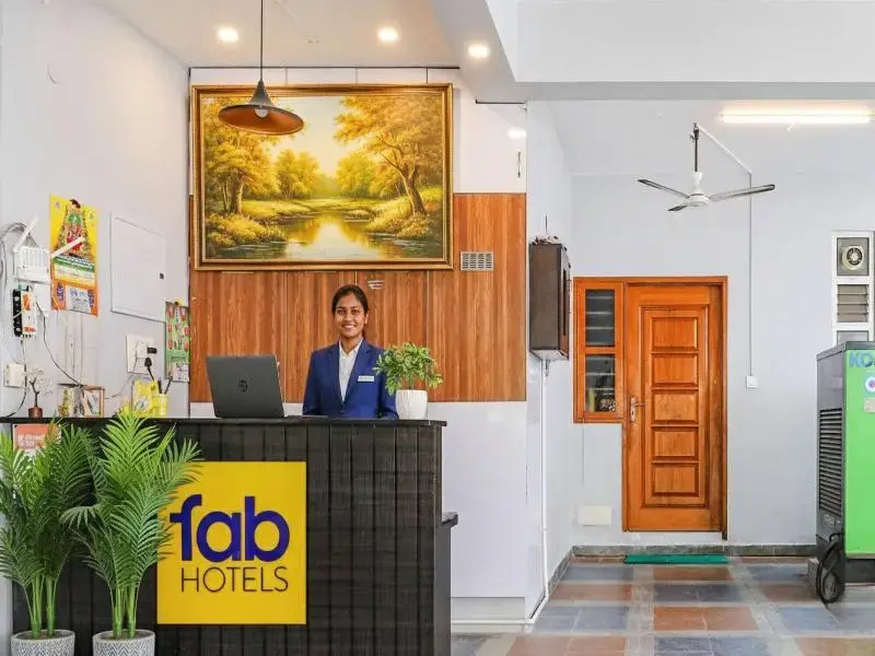 FabHotel Hathvik Park