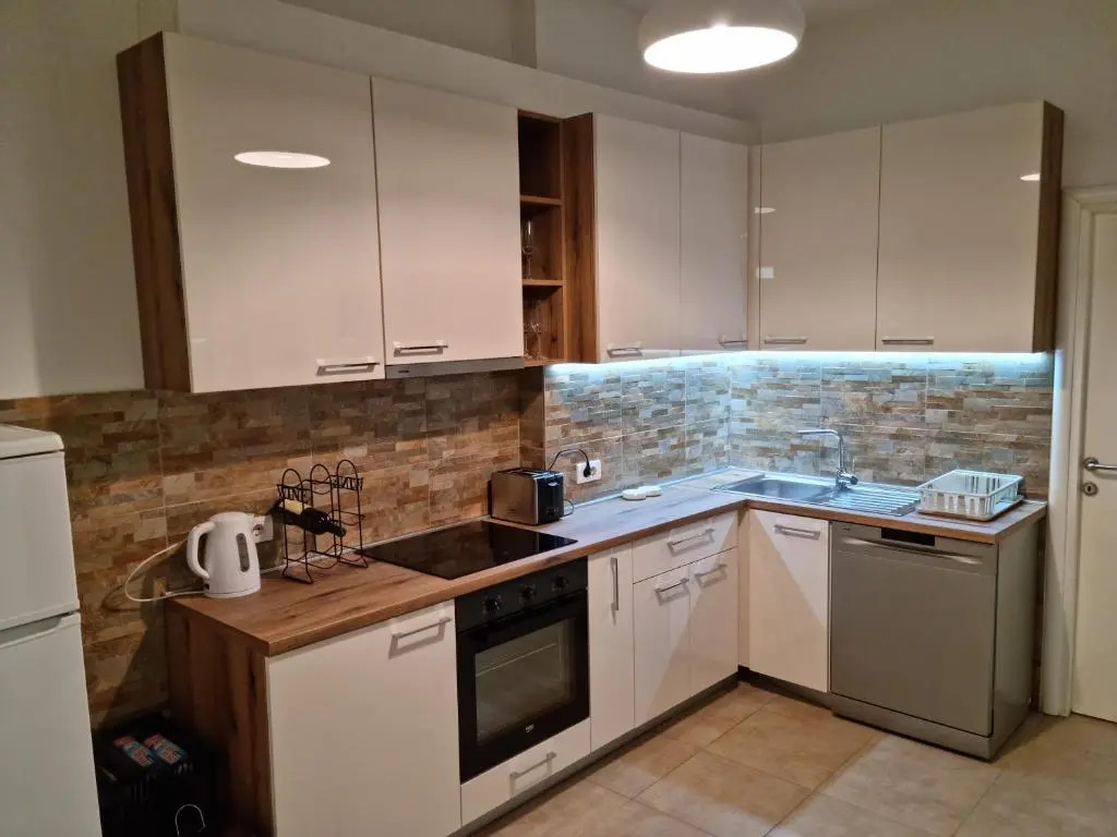De Luxe Republic Square Apartment of 100sqm