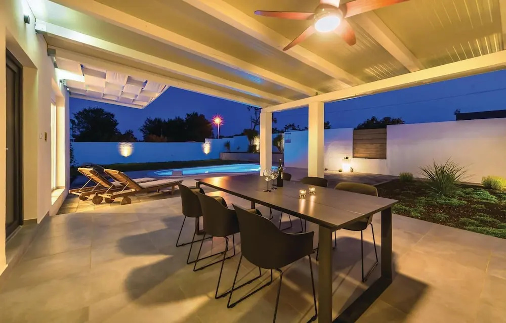Luxurious Home In Betina