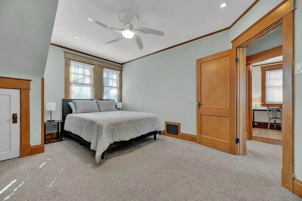 Oakley Square 3br Charmer - Total Walkability 3 Bedroom Home by RedAwning