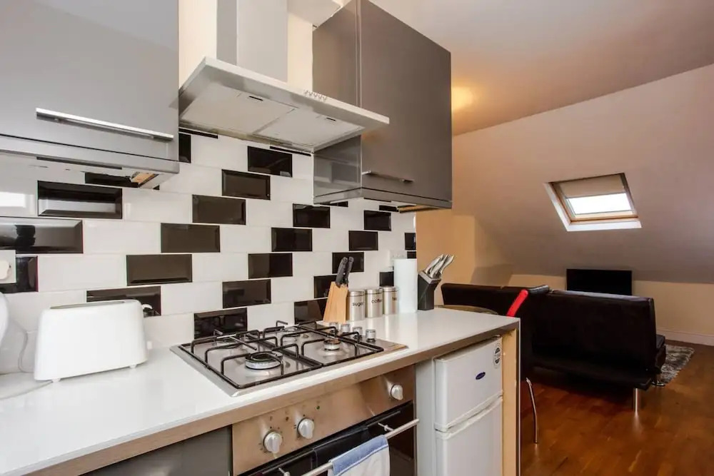 Top Floor Studio Next to Clapham Junction Station