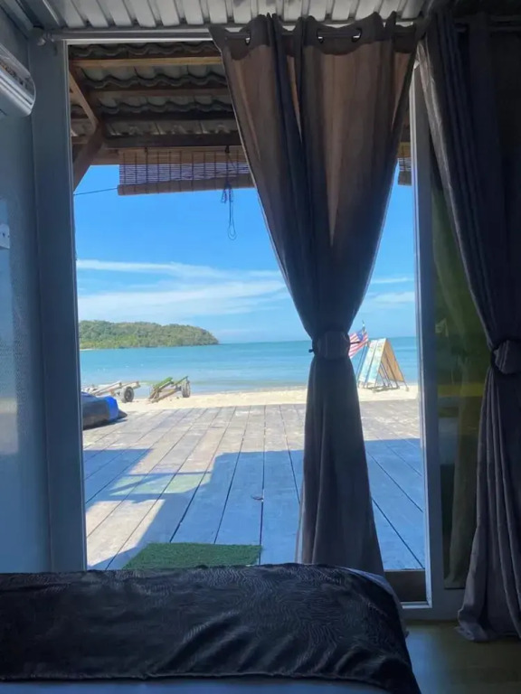 Cenanghill Beachfront