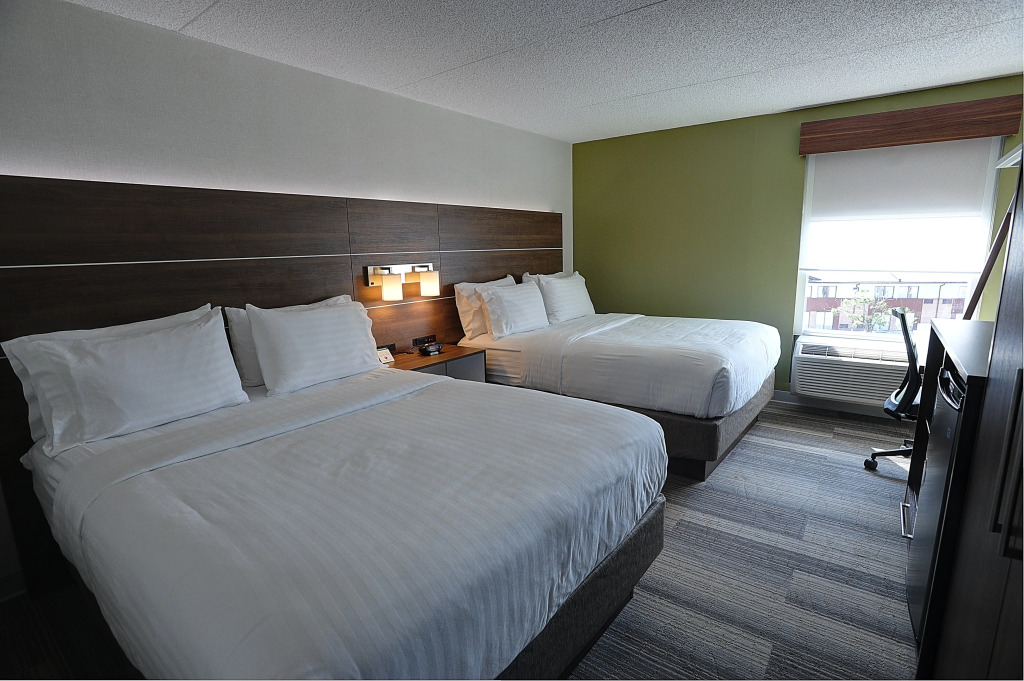 Holiday Inn Express & Suites Toronto Airport West by IHG