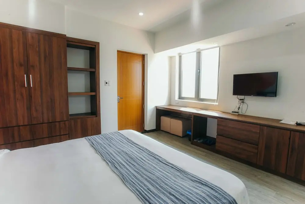 Royal Lion Hotel and Apartment