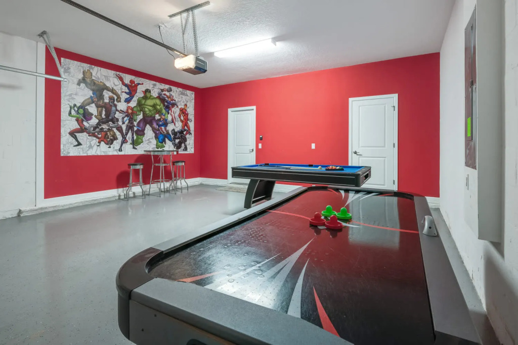 Wonderful home with private pool game and movie rooms near Disney