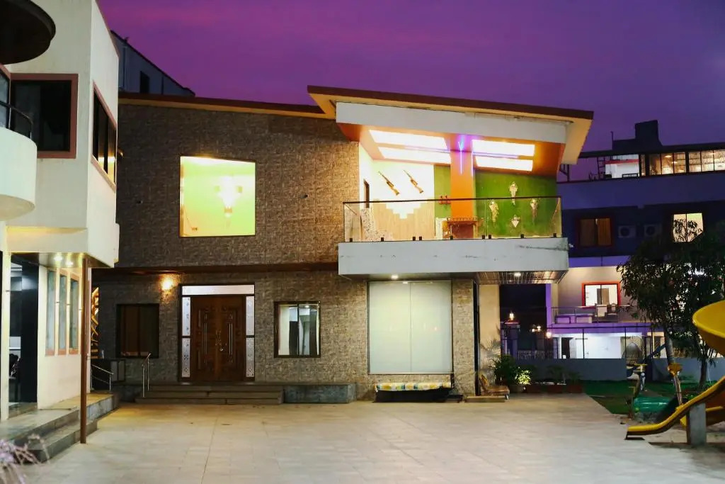 Royal Twin - 12BHK Luxury Villa by Royal Villa's Lonavla