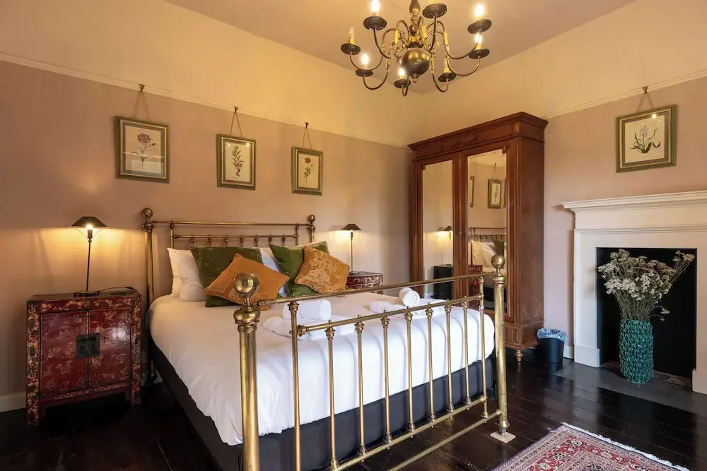 Stunning 4BD Home in Worcestershire