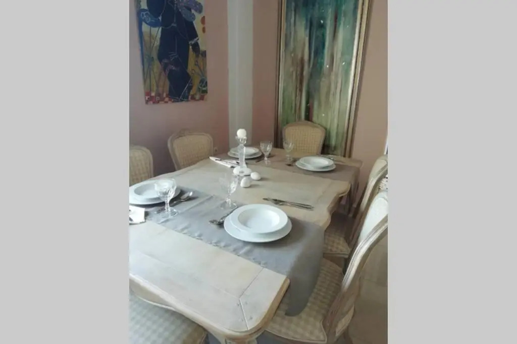 Marys Art and Cultural House 100meters from the beach