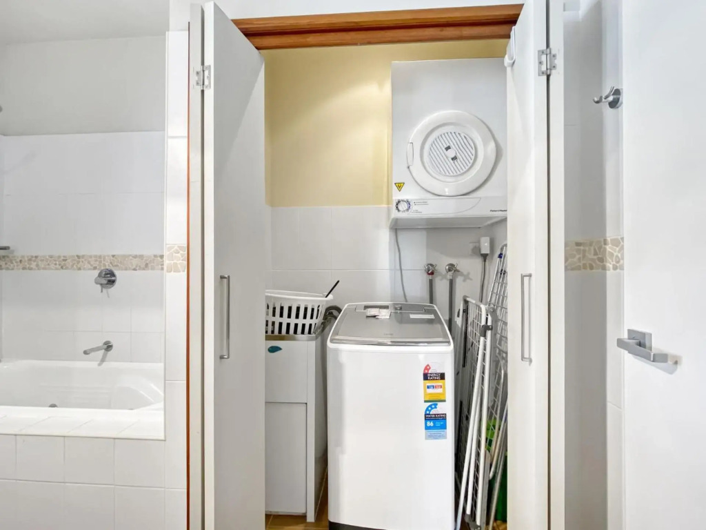 Pure Magnetic Villa 10