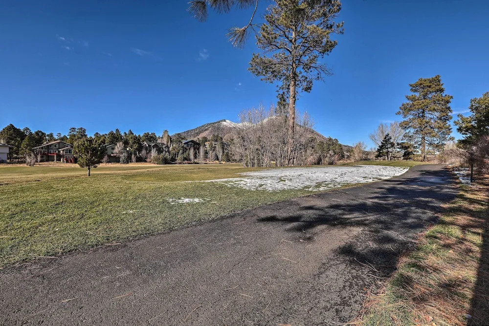 Upscale Flagstaff Country Club Home w/ Mtn Views!