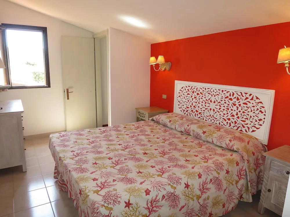 ISS Travel, San Teodoro 1 - 100m from Cala dAmbra Beach