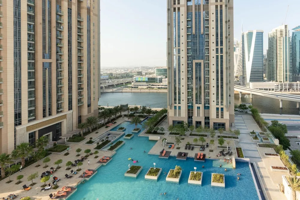 Whitesage - Fabulous Canal Views from This Waterfront Luxe Apt