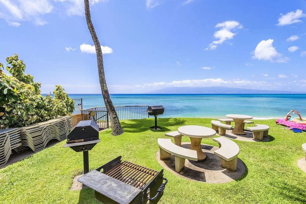 Hale Mahina B401 by RedAwning