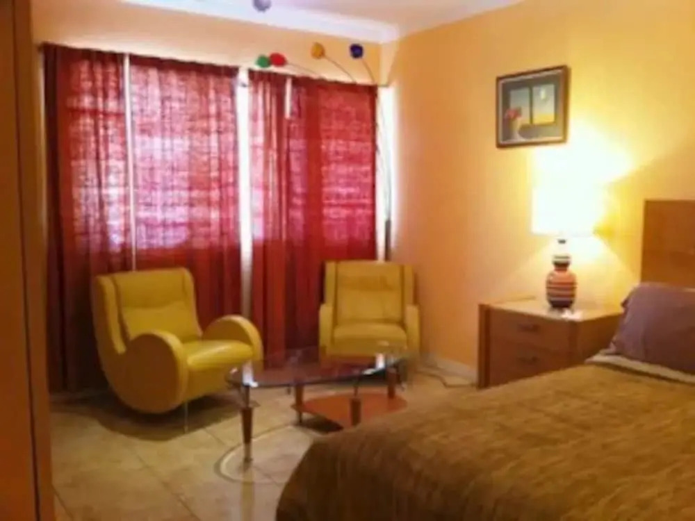 Amazing Apartment,hallandale Beach, Walk to Ocean!