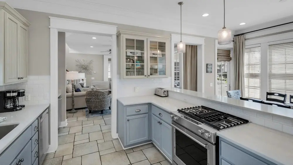 Private Splash Pool + Carriage House, 1 House to Beach w/ Beach Chair Setup!