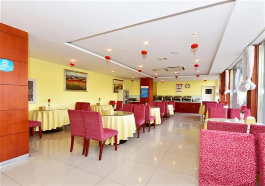 Guangwai Jingbin Hostel West Railway Station