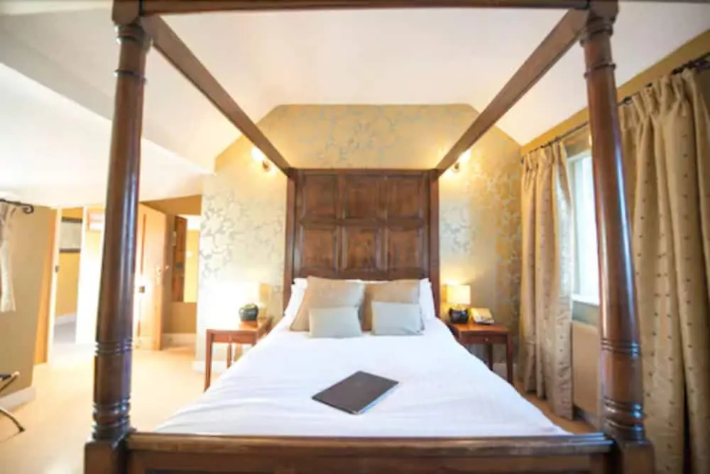 The White Cliffs Hotel
