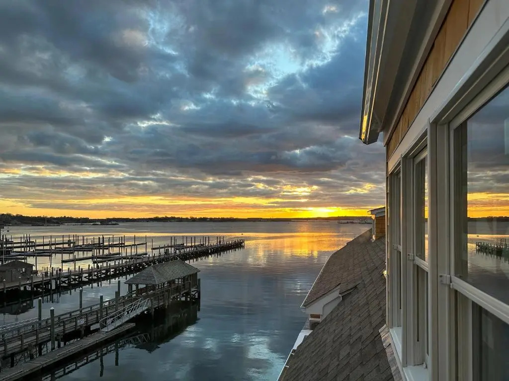 Harborside Inn