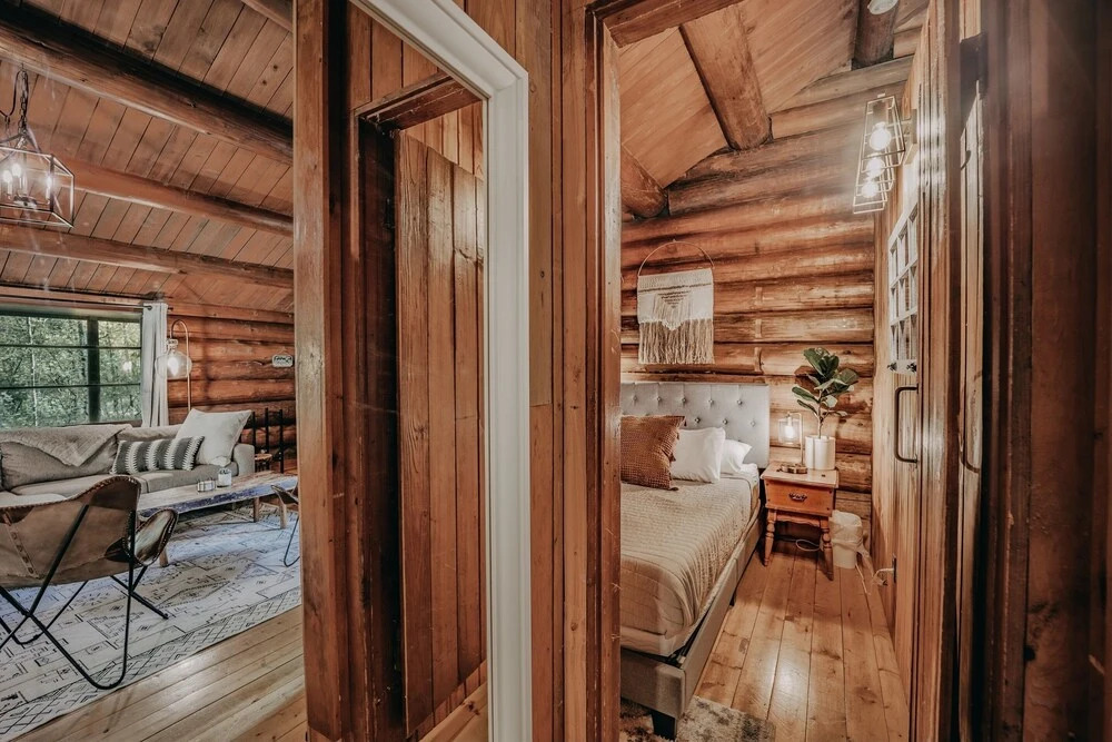 76GS - Genuine Log Cabin - WI-FI - Pets Ok - Sleeps 4