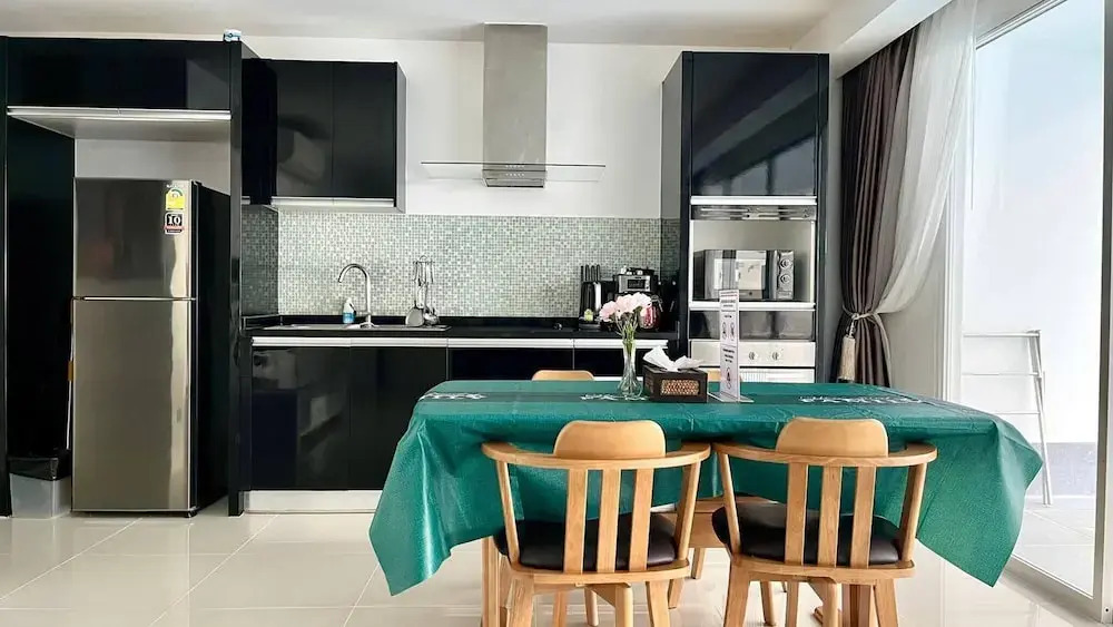 B12a - 2 Bdr Condo With Pool Access, Karon Beach