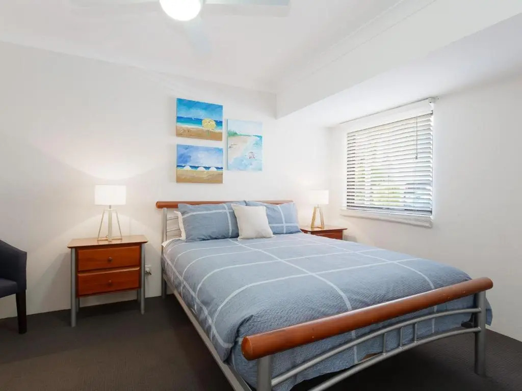 13 'Carindale', 19 Dowling Street - large ground floor unit with pool & tennis court