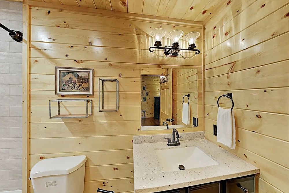 Lakpow45 3 Bedroom Cabin