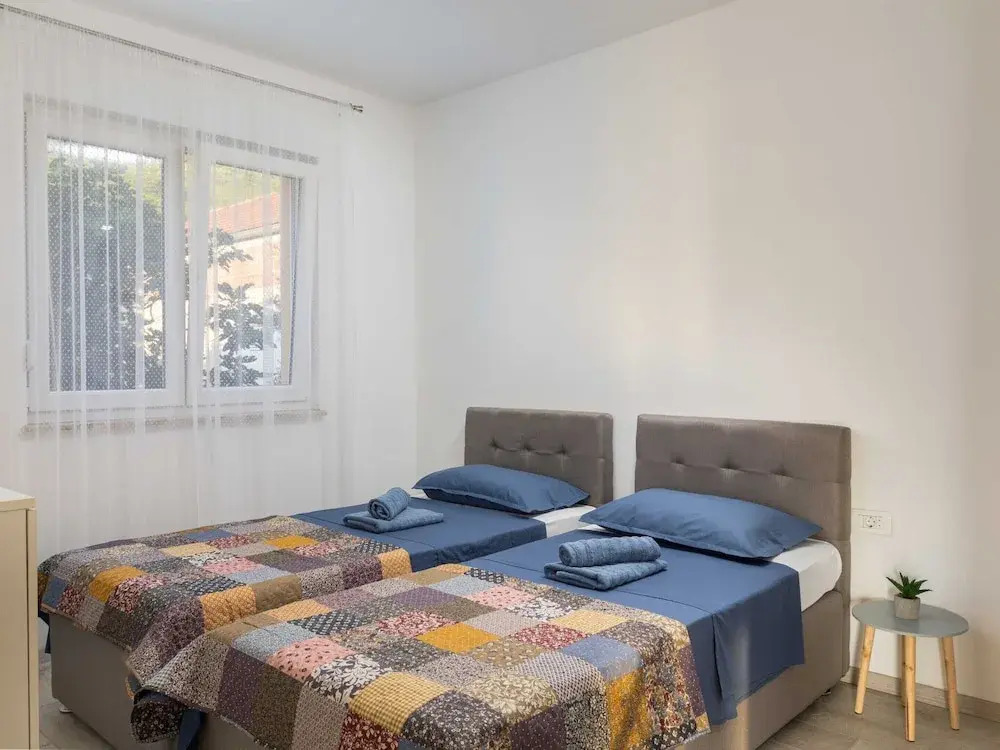 Apartment Why Not - Two Bedroom Apartment With Balcony