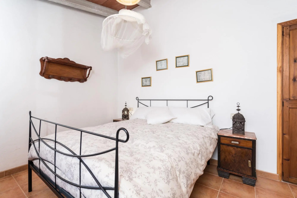 CAN MATEU - Chalet with terrace amidst the Tramuntana mountain range, a few km from Biniaraix  and Fornalutx. Free WiFi