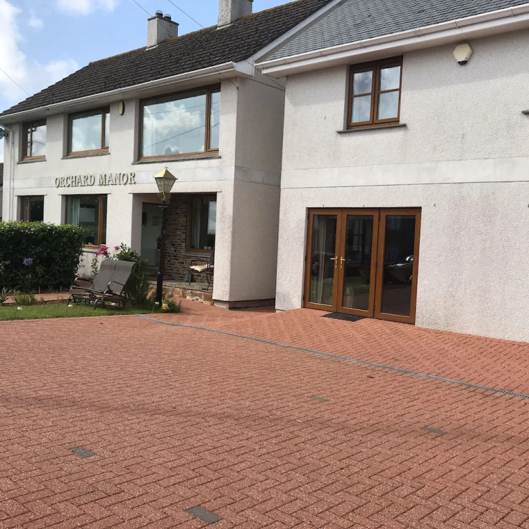 The Luxury Bluebell Apartment Suite With Wheelchair Access