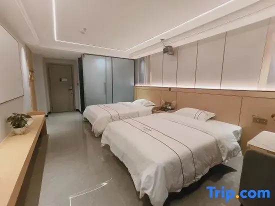 Left Bank Light Luxury Apartment (Zhanjiang Potou Nanyou)