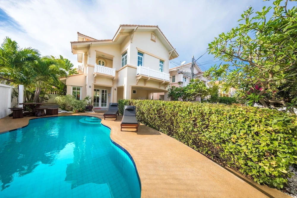 Royal Beach Pool Villa Pattaya