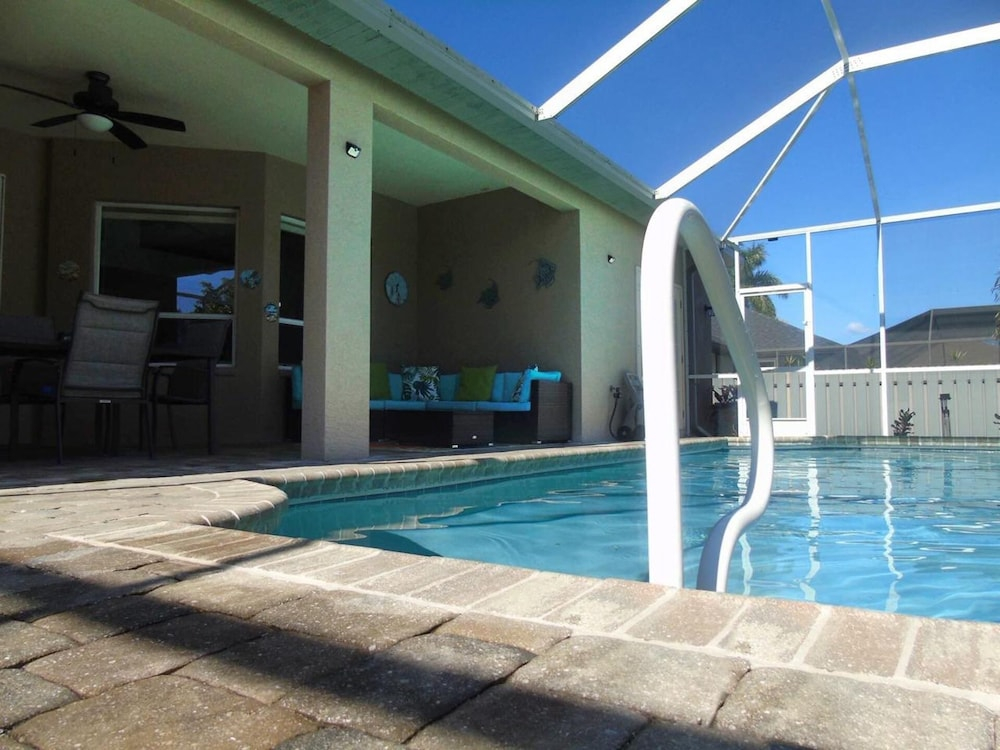 Family Friendly - Private Pool - Sleeps 10