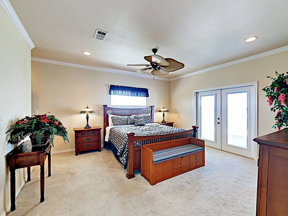 Waterfront Paradise on Rollover Bay - 3 Br Home