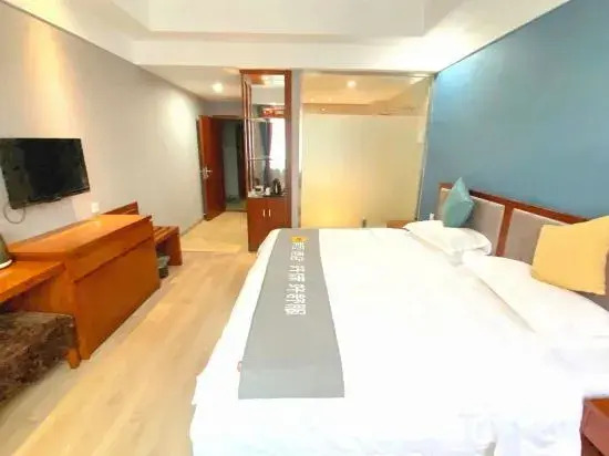 Manbo Hotel (Yichang Wuyue Plaza actually Home Store)