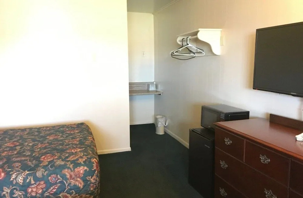 Deluxe Inn