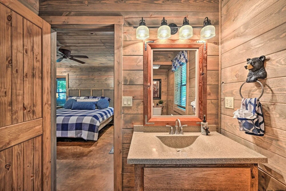 Luxe Broken Bow Cabin w/ Tesla Charging Station