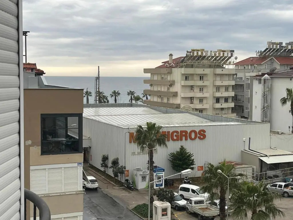 Cleopatra plajına 50mt deniz gören ferah 2+1 daire