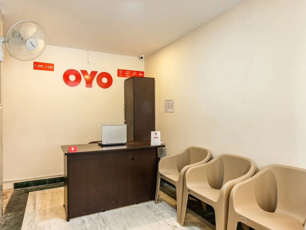 OYO 39342 Beehive Inn
