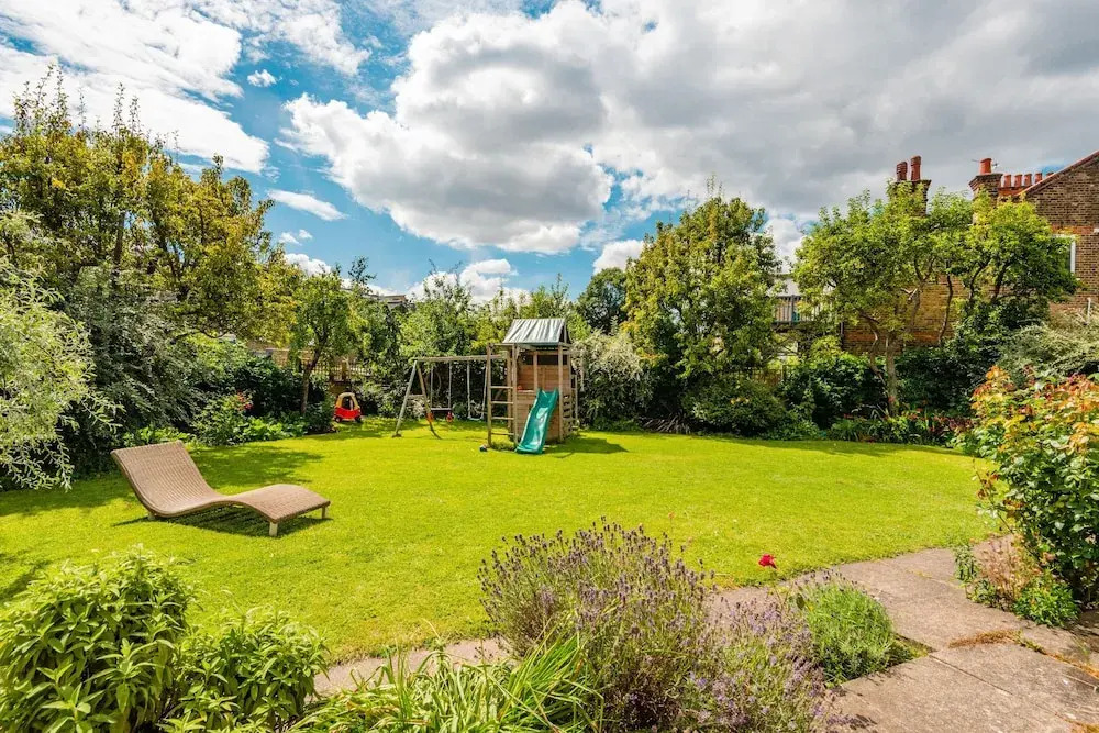 Majestic Home With Beautiful Garden in North West London by Underthedoormat