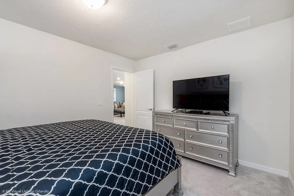 Stylish and Stunning 5BD Pool Home in Solterra - #5st452